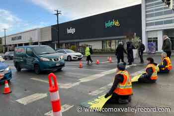 3 Save Old Growth supporters arrested for blocking downtown Victoria street – Comox Valley Record - Comox Valley Record