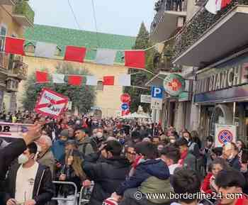 Bari, grande festa in via Pasubio per festeggiare la promozione del Bari in serie B - Borderline24.com
