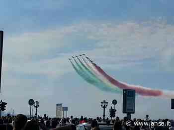 Frecce tricolori tornano a Bari,'buon senso su mascherine' - Agenzia ANSA