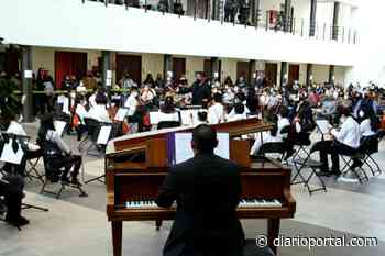Comparten escenario Coro y Orquesta del Centro de Iniciación Musical Infantil - Portal