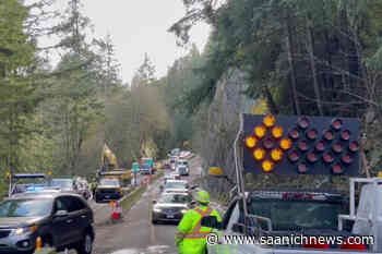 Malahat down to single-lane alternating traffic Wednesday night – Saanich News - Saanich News