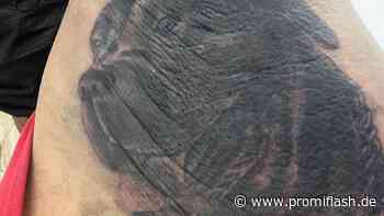 Ungewohnte Stelle: Caro Robens lässt sich Achsel tätowieren - Promiflash.de