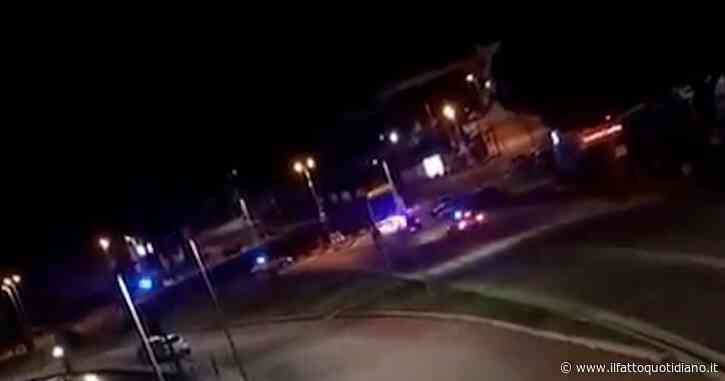 Formia, camionista non si ferma all’alt. Carabinieri partono all’inseguimento: esplosi anche… - Il Fatto Quotidiano