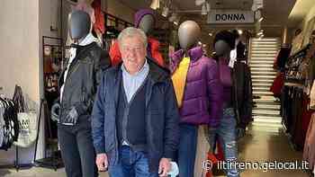 I negozi di Cecina si preparano per la stagione estiva dopo mesi difficili e il rincaro dei costi - Il Tirreno