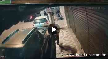 Vídeo: homem é executado por dupla no Centro de Lorena - Band Jornalismo