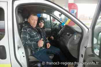 Deux ambulances lilloises ramènent une dizaine de réfugiés ukrainiens à Arras - France 3 Régions