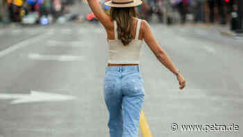 Mode-Trends 2022: 4 Jeans-Trends, die kleinen Frauen besonders gut stehen - Petra