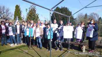 Club am Südring in Parchim: Jugendliche und Erwachsene beteiligen sich am Frühjahrsputz - svz – Schweriner Volkszeitung