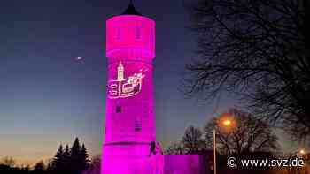 Jubiläum der Stadtwerke: Wasserturm in Parchim kommt zum Frauentag in pink daher - svz – Schweriner Volkszeitung
