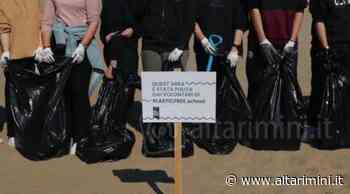 Marebello, 50 kg di plastica raccolti sulla spiaggia dagli studenti del Marco Polo - AltaRimini