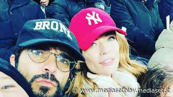 Laura Chiatti allo stadio con Marco Bocci e i figli - Mediaset Infinity