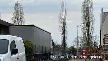 Sassuolo. È schiacciato da un portone: gravissimo operaio 59enne - La Gazzetta di Modena