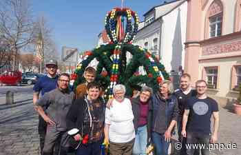 Plattlinger Osterbrunnen im Zeichen der Solidarität - Plattling - Passauer Neue Presse - PNP.de