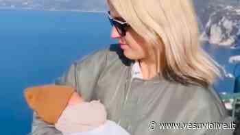 VIDEO. Mamma Kat porta in gita Ciro Romeo Mertens: prima visita a Capri - Vesuvio Live