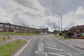 Dartford: Driver flees scene after crashing into vehicles