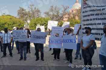 Marchan sindicalizados de la UTRNG en Iguala; exigen la intervención de la gobernadora - El Sur de Acapulco