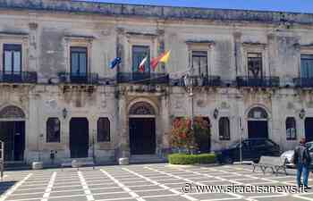 Floridia, senza mascherina ma con un coltello in tasca tenta di entrare in Comune per incontrare il sindaco - Siracusa News - Siracusa News