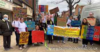Mums protest outside Solihull council house against 'forced' home schooling - Birmingham Live