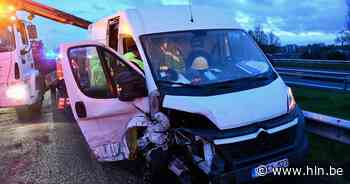 Twee botsabsorbeerders aangereden bij ongeval aan werken op de snelweg - Het Laatste Nieuws