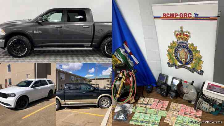 Mounties say thieves in southern Alberta used a homemade bomb to rob an ATM