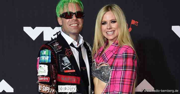 Avril Lavigne gibt Verlobung bekannt