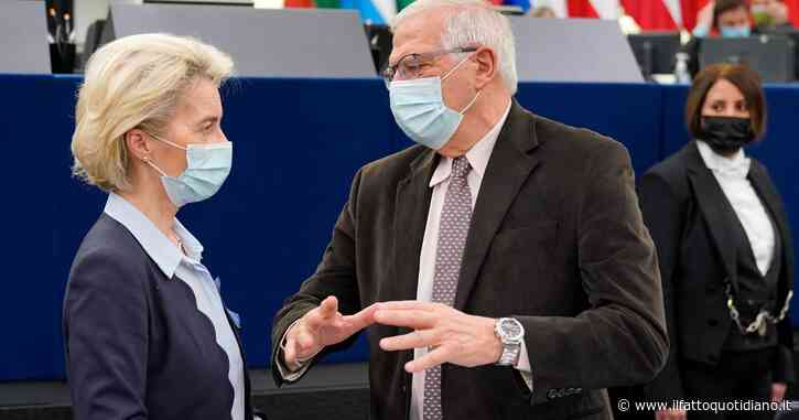 Guerra Russia-Ucraina, le nuove sanzioni Ue: graduale embargo sul carbone, stop a navi e tir, blocco dell’import di legno e liquori