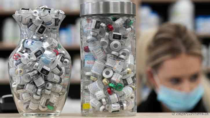 Infectious disease expert warns not enough Albertans have had a 3rd COVID-19 vaccination
