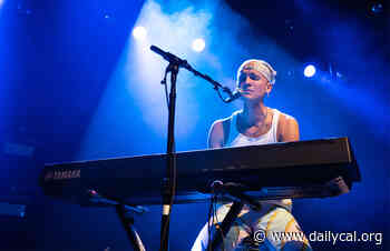 Photo Essay: Gavin Haley charms The Fillmore by inviting intimacy - Daily Californian