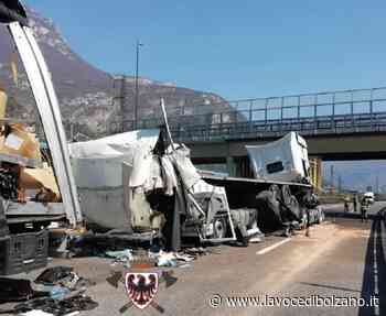 Violento tamponamento tra tir in A22 ad Ala: morto un camionista, un altro è ferito - La Voce di Bolzano