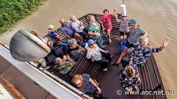 Tour group left 'stranded' in outback after alleged altercation between operator, bus driver