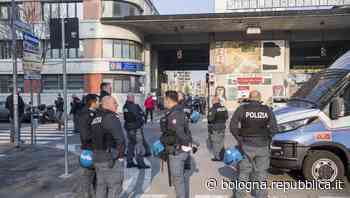 Bologna, sgombero all'alba in via Fioravanti 12 - La Repubblica