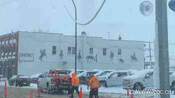 Community members band together after days without power in southwest Sask.