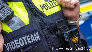 Mann (28) klingelt bei Rosenheimer Polizei, greift Beamte an und beißt einem in den Oberschenkel