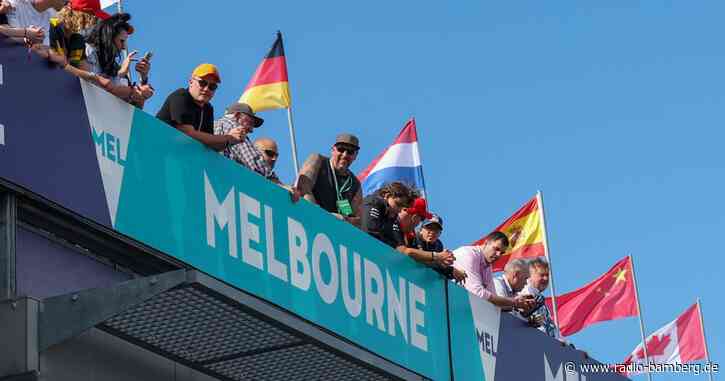 Sainz im ersten Melbourne-Training vorn – Defekt bei Vettel