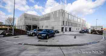 Nieuwe uitvalsbasis voor 88 postbodes in Veurne en omstreken: “Drie keer meer ruimte om de toestroom aan pakjes de baas te kunnen” - Het Laatste Nieuws