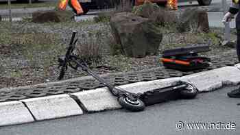 Pkw erfasst E-Scooter in Dissen: 20-Jährige stirbt - NDR.de