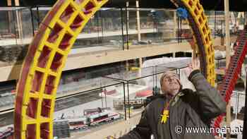 Über vier Meter hoch: Neulengbacher baute Zug-Looping aus Lego - NÖN.at