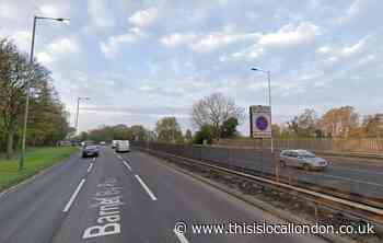 A1 closed between Stirling and Apex Corner after crash