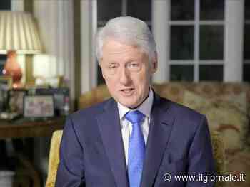 Parla la donna che può inchiodare Clinton: "Il presidente e Epstein divisero una suite"