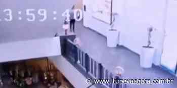 Escada rolante de shopping mata adolescente - Itupeva Agora