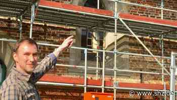 Sanierung Eiderstedter Kirchen: Besonderer Einsatz auf dem Bau: Wie Christoph Stolle Fledermäuse beschützt | shz.de - shz.de