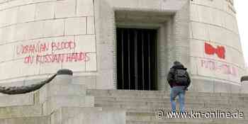 Sowjetisches Ehrenmal in Berlin mit anti-russischen Parolen beschmiert