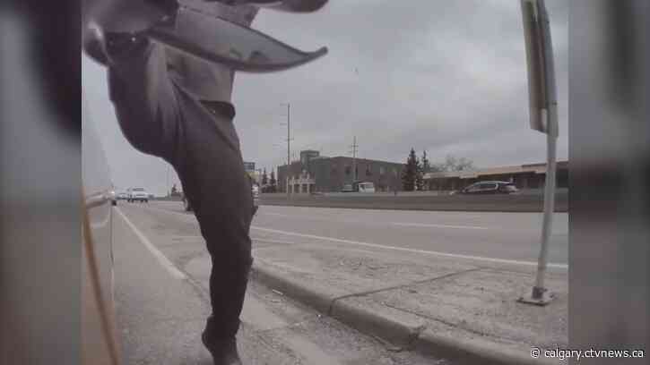 Angry driver kicks the mirrors off Tesla on busy Calgary road