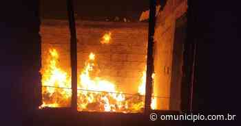 Incêndio atinge residência e mobiliza Corpo de Bombeiros em Brusque - O Município