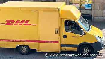 Unfall in Schramberg - Handbremse vergessen – Postauto rollt gegen geparkten Transporter - Schwarzwälder Bote