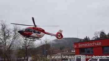 Einsatz in Schramberg - Rettungshubschrauber sucht Landeplatz möglichst nah an der Nordstadt - Schwarzwälder Bote
