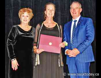 Longtime Weyburn rec and culture director honoured at SUMA convention - SaskToday.ca