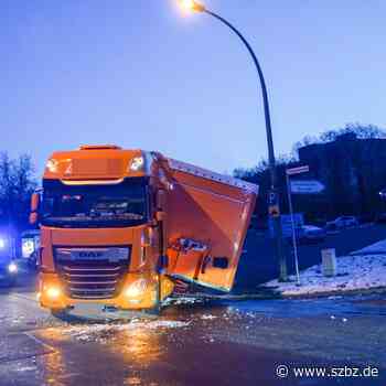 SZ/BZ: Sindelfingen: Anhänger löst sich von LKW - Sindelfinger Zeitung / Böblinger Zeitung