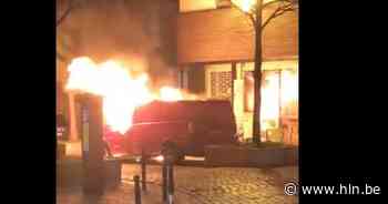 Wagen uitgebrand in Brussel na molotovcocktail | Brussel | hln.be - Het Laatste Nieuws