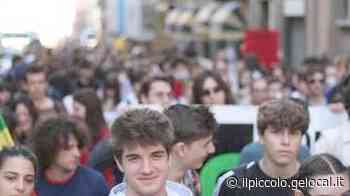 I ragazzi di Trieste in corteo: «Non staremo più a guardare gli sbagli dei grandi della Terra» - Il Piccolo